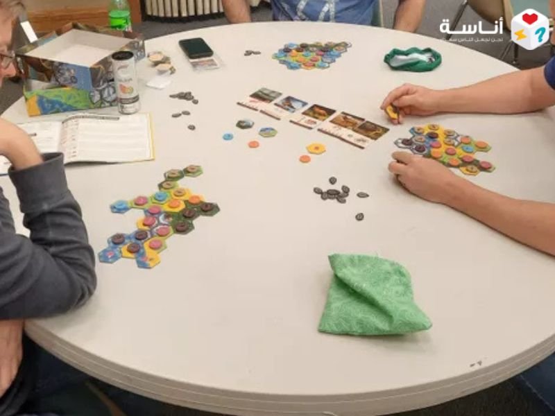 مراجعة لعبة Set: سحر الأنماط والمنطق البصري.. هل تمتلك عيناً ترى ما لا يراه الآخرون؟